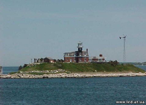 Говорят, North Dumpling Island обошёлся Кеймену в $2,5 миллиона. Кстати, маяк на острове построен в 1849 году (фото с сайта longislandlighthouses.com).